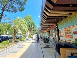 East Village (D16), Retail #588087311